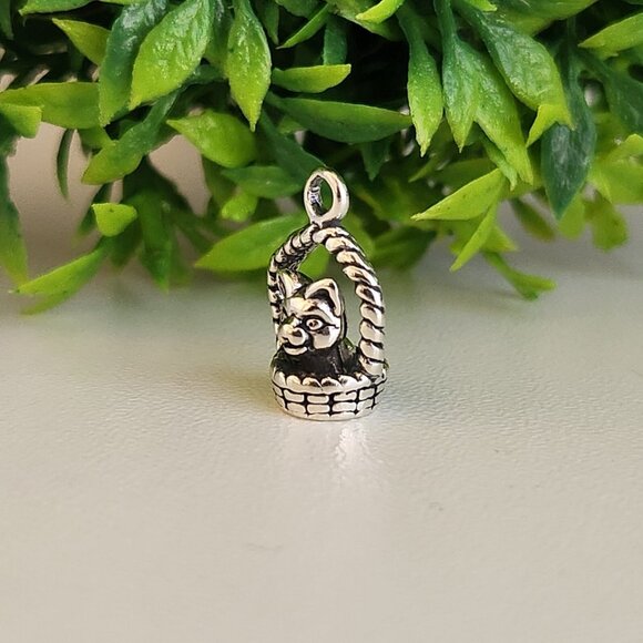 925 Sterling Silver Kitten in a Basket Charm - Picture 2 of 4